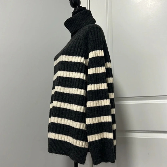 H&M rib-knit turtleneck black/striped oversized long sleeve sweater size medium - Picture 7 of 10